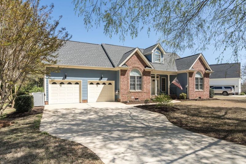 230 Parkridge Dr, Clayton, NC 27527