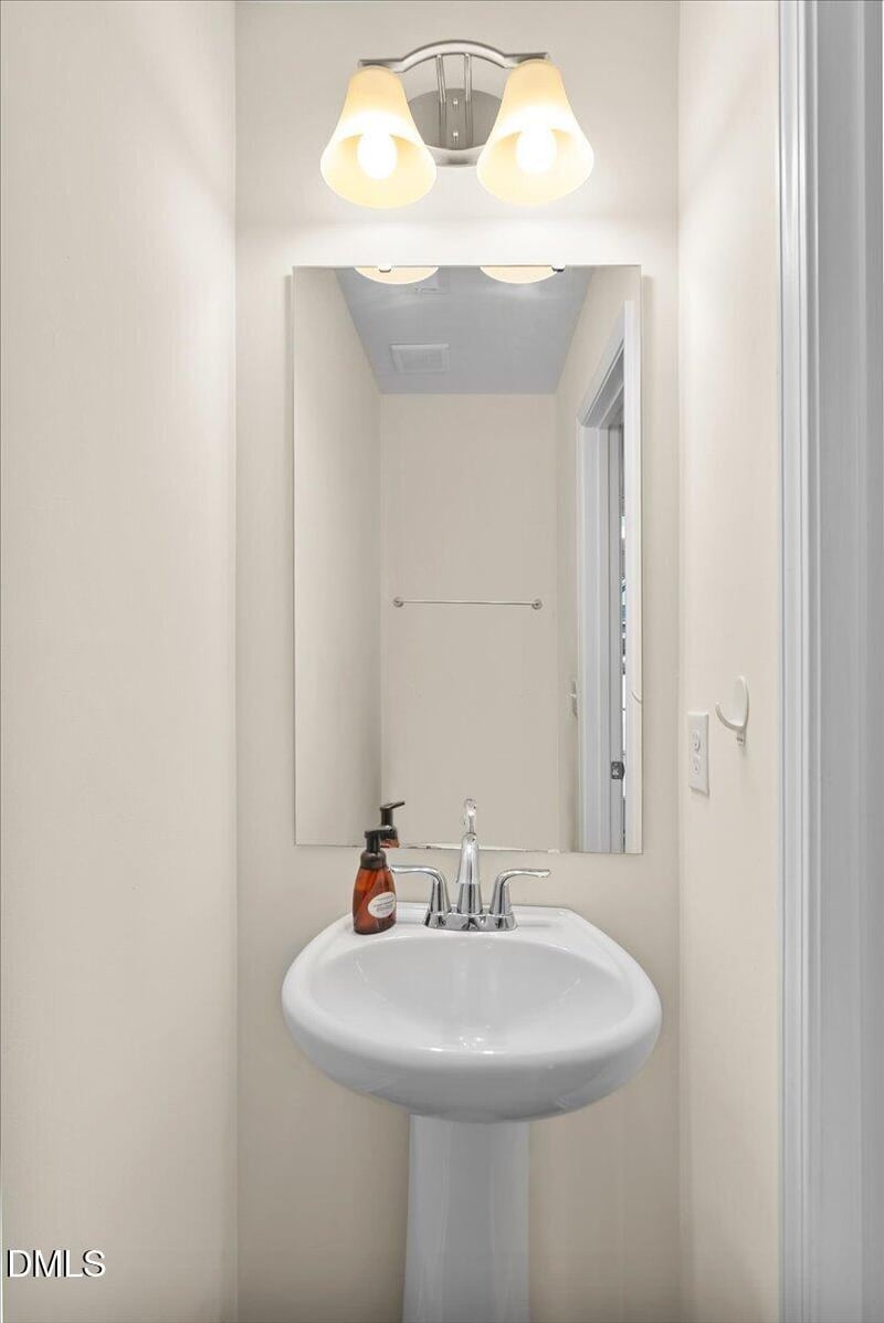 230 Rosewood Ln, Youngsville, NC 27596