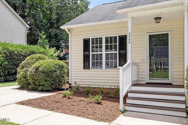 2300 Red Oak Ct, Hillsborough, NC 27278