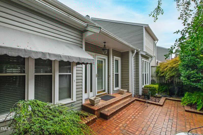 2301 Upper Oaks Way, Raleigh, NC 27615