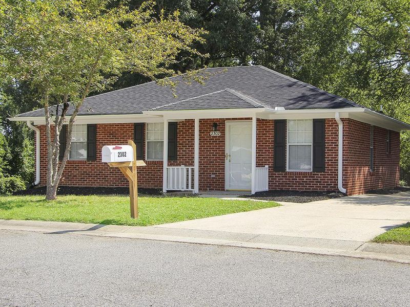2302 Pineknoll Ter, Burlington, NC 27217
