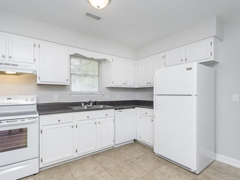 2302 Pineknoll Ter, Burlington, NC 27217