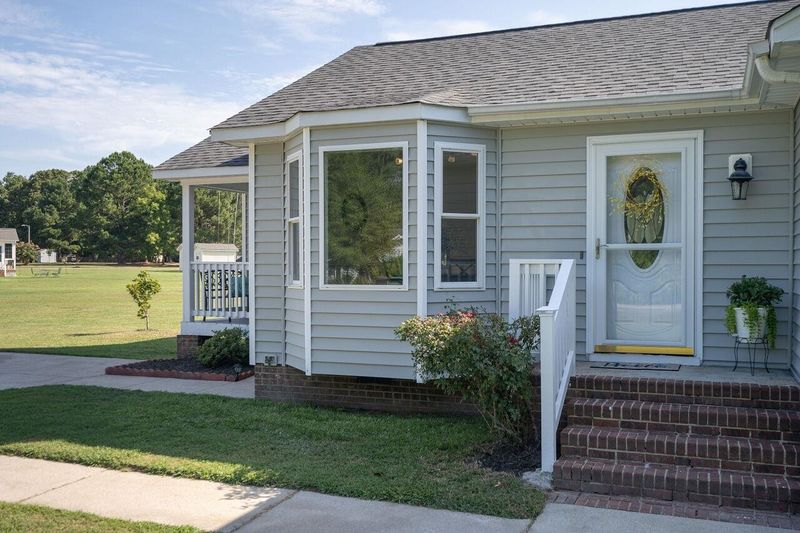 2303 Huntsbridge Dr, Clayton, NC 27520