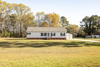 2304 5 Bridge Rd, Clinton, NC 28328