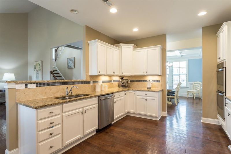 2304 Lantern Walk Ln, Wake Forest, NC 27587