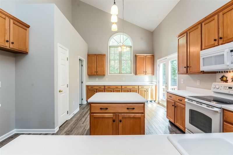 2305 Spruce Grove Ct, Raleigh, NC 27614