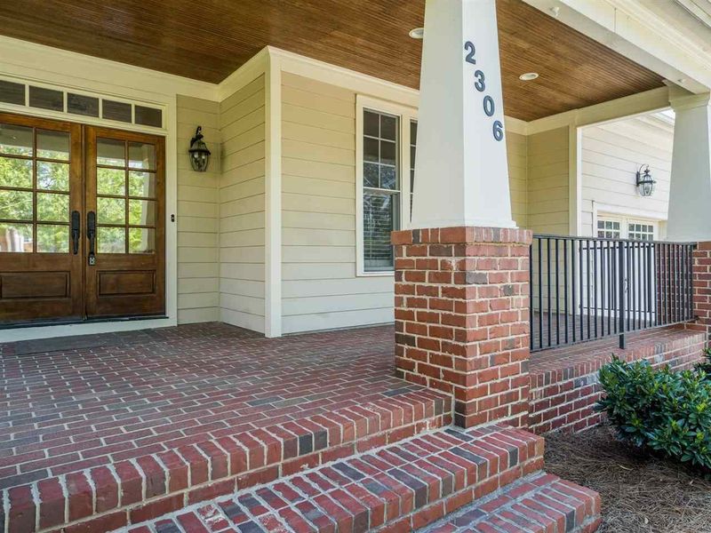 2306 Cameron Pond Dr, Cary, NC 27519