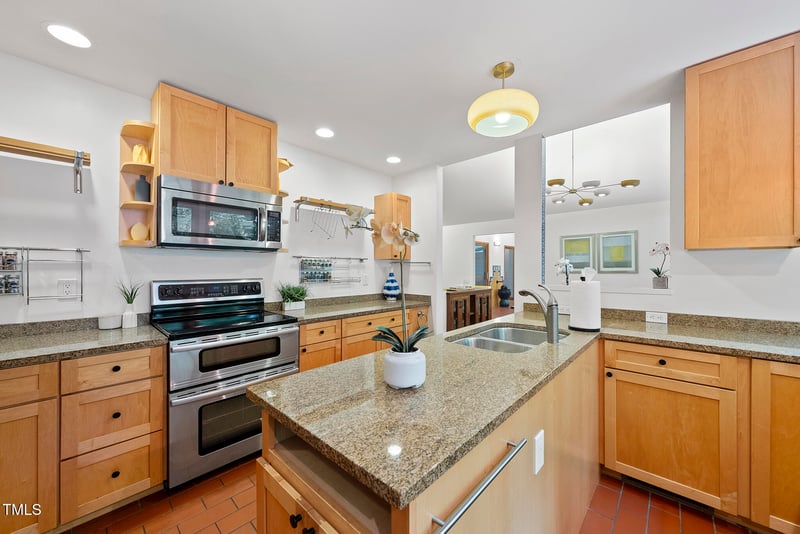 2306 Damascus Church Rd, Chapel Hill, NC 27516
