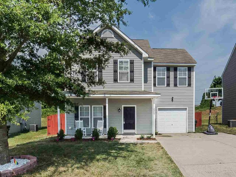 2306 King Malcolm Ln, Zebulon, NC 27597