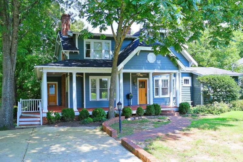 2307 Lake Dr, Raleigh, NC 27609