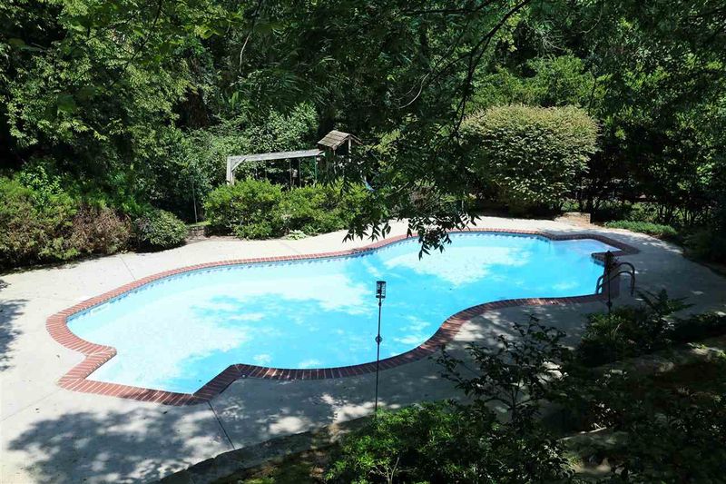 2307 Lake Dr, Raleigh, NC 27609
