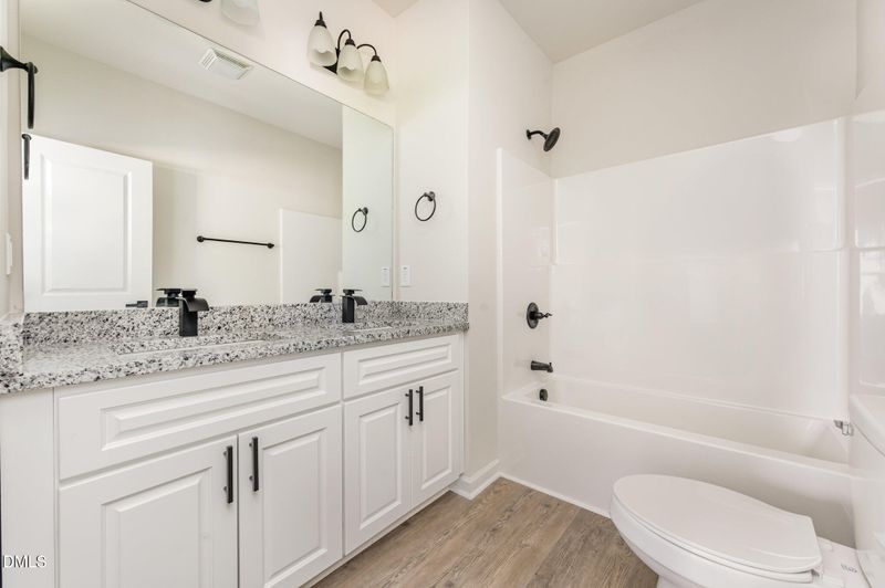 2307 Pinecroft Dr, Burlington, NC 27217