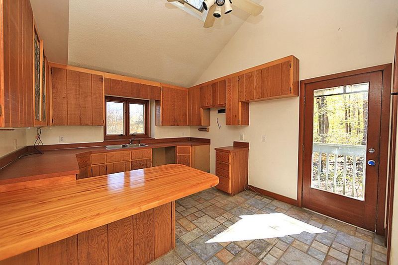 2307 Stansbury Rd, Chapel Hill, NC 27516