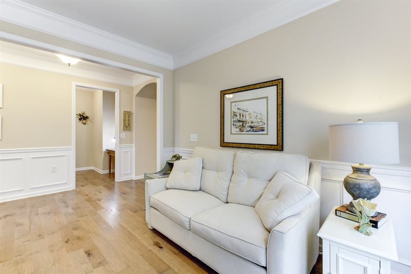 231 Kalmia Dr, Durham, NC 27703