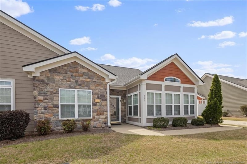 231 Nandina Ct, Fayetteville, NC 28311