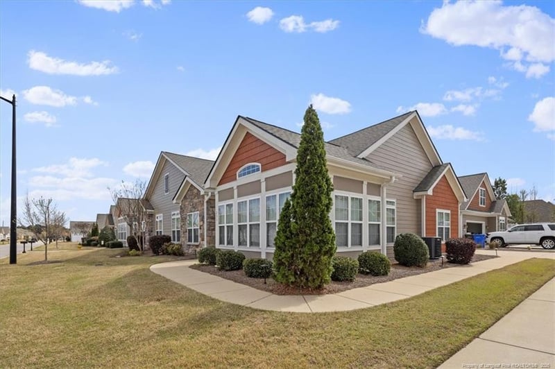 231 Nandina Ct, Fayetteville, NC 28311