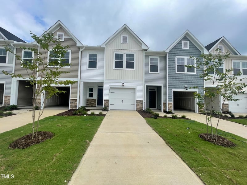 231 Paramount Dr, Smithfield, NC 27577
