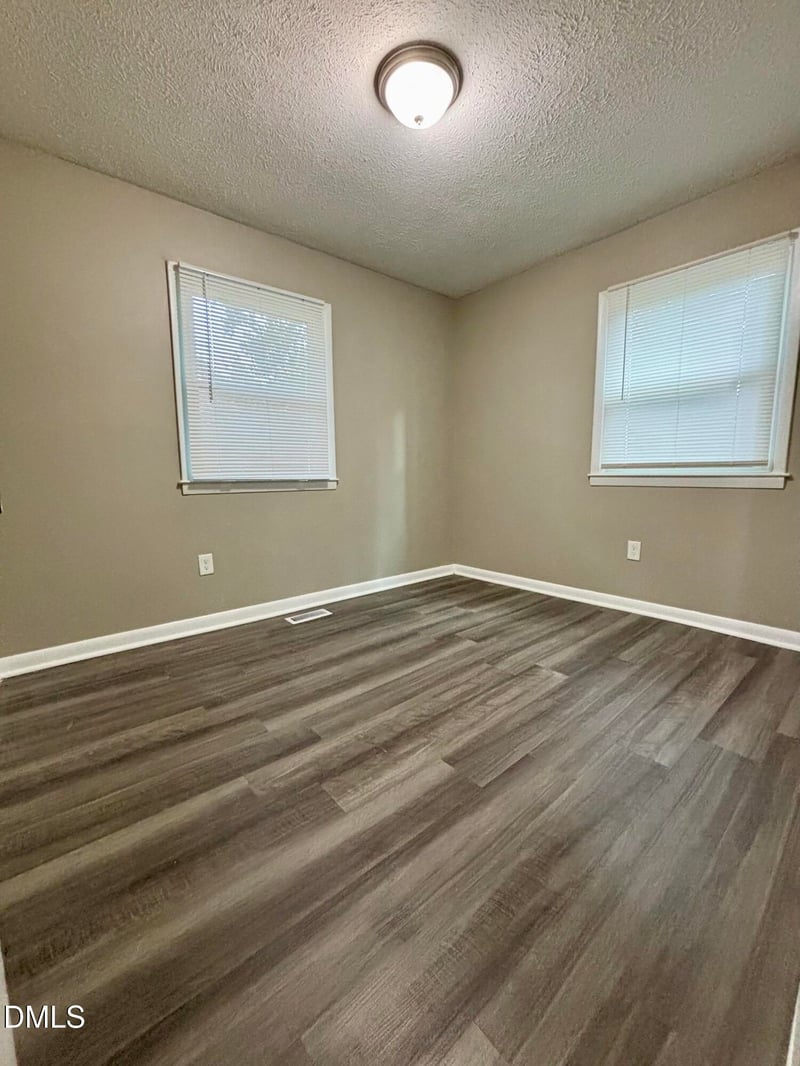 231 Pineland Ave, Clayton, NC 27520