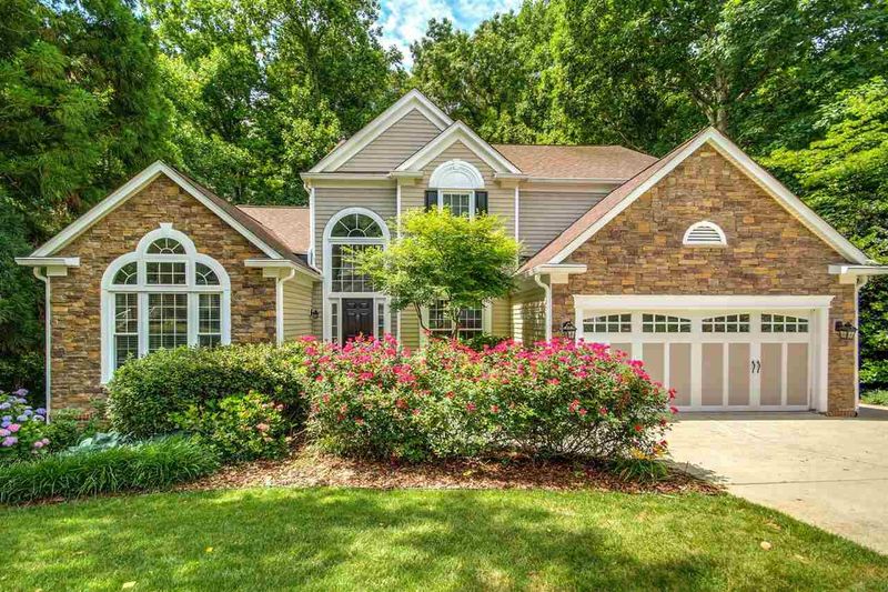 231 Strathburgh Ln, Cary, NC 27518