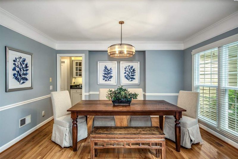 231 Strathburgh Ln, Cary, NC 27518