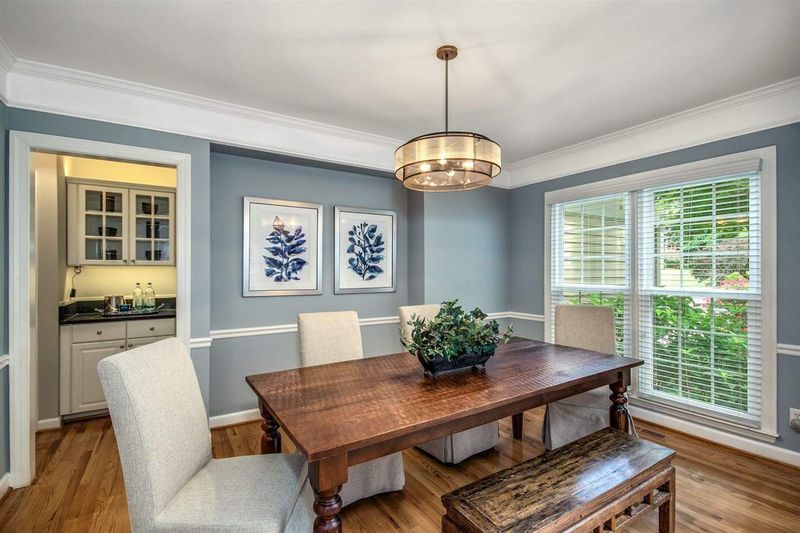 231 Strathburgh Ln, Cary, NC 27518
