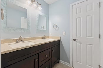 2310 Walden Creek Dr, Apex, NC 27523