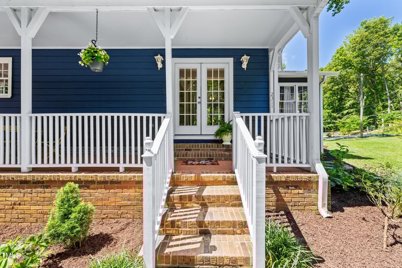 2311 Falls Dr, Chapel Hill, NC 27514