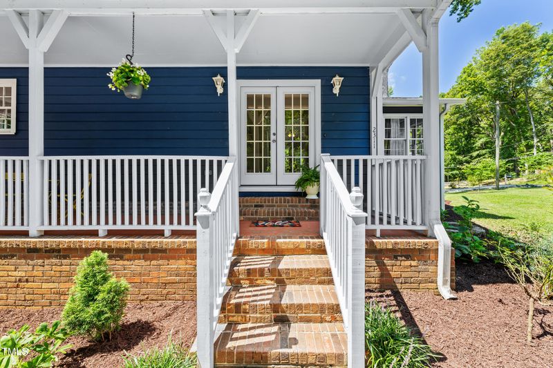 2311 Falls Dr, Chapel Hill, NC 27514