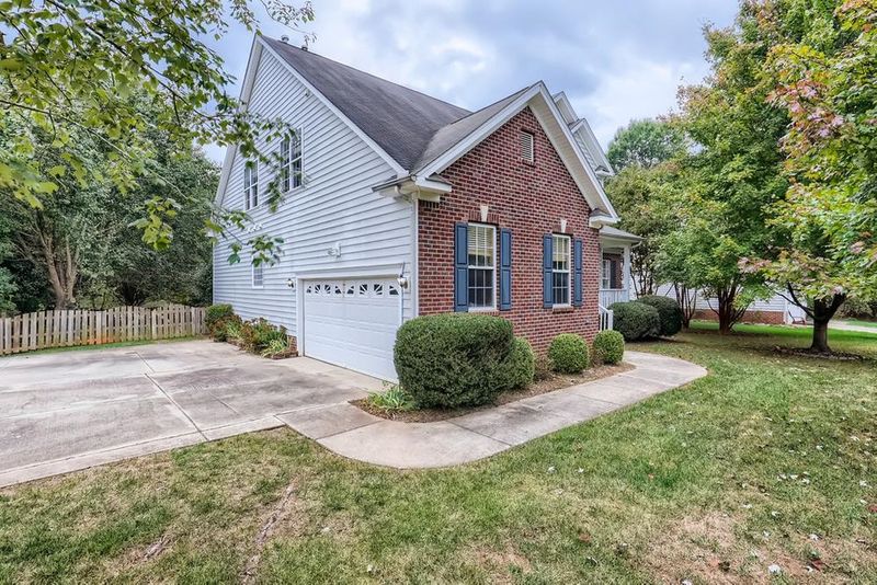 2312 Becketts Ridge Dr, Hillsborough, NC 27278