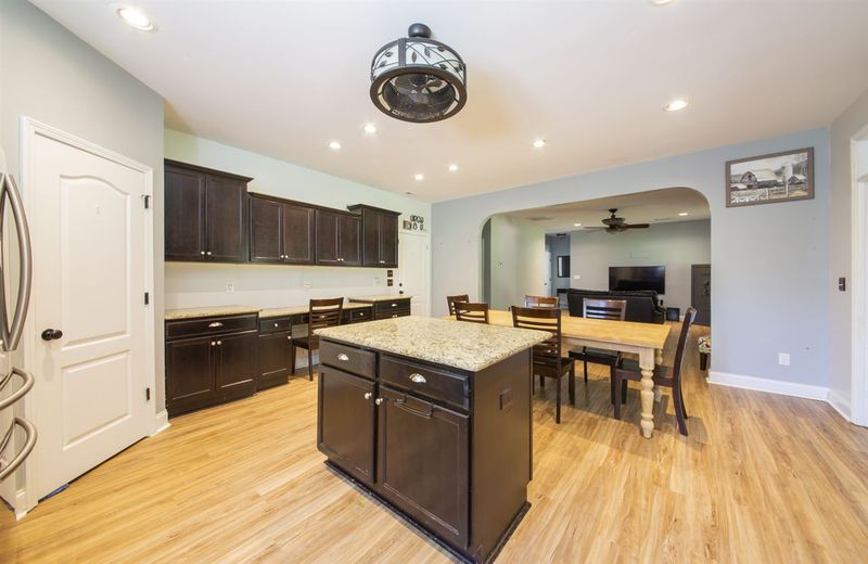 2312 Valley Dr, Clayton, NC 27520