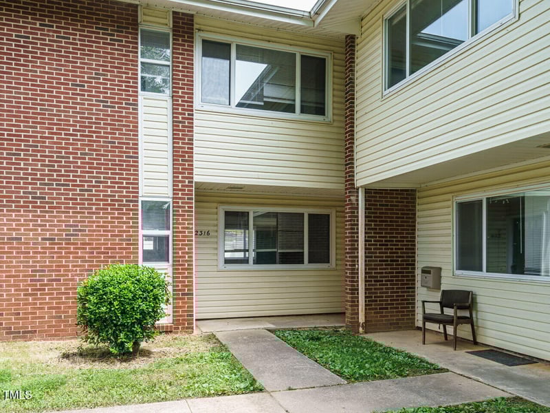 2316 Champion Ct, Raleigh, NC 27606