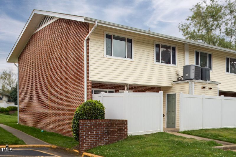 2317 Champion Ct, Raleigh, NC 27606