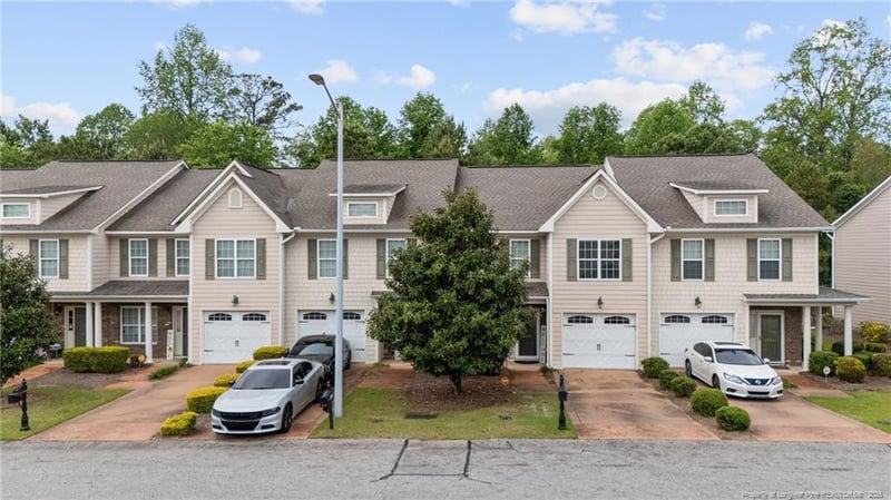2319 Bentridge Ln, Fayetteville, NC 28304