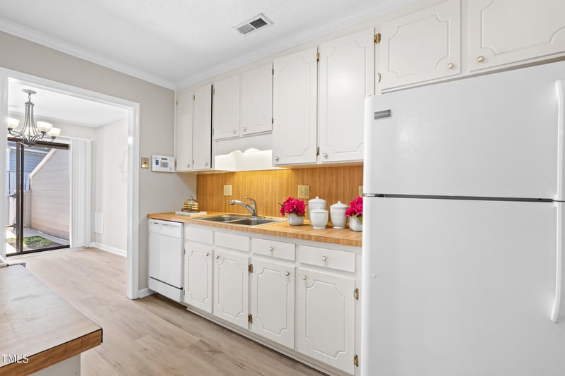 232 Clancy Cir, Cary, NC 27511