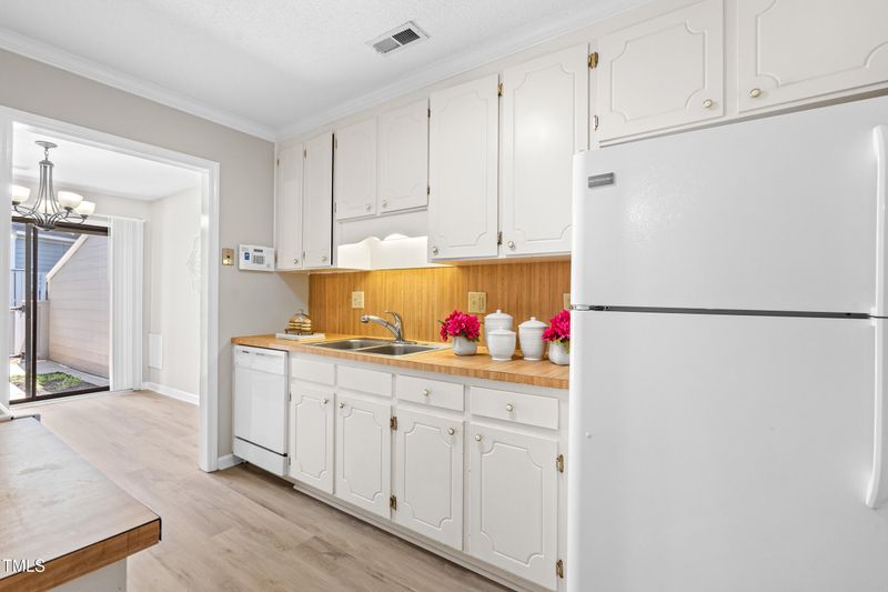 232 Clancy Cir, Cary, NC 27511