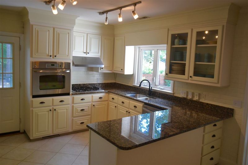 232 Pineview Rd, Durham, NC 27707