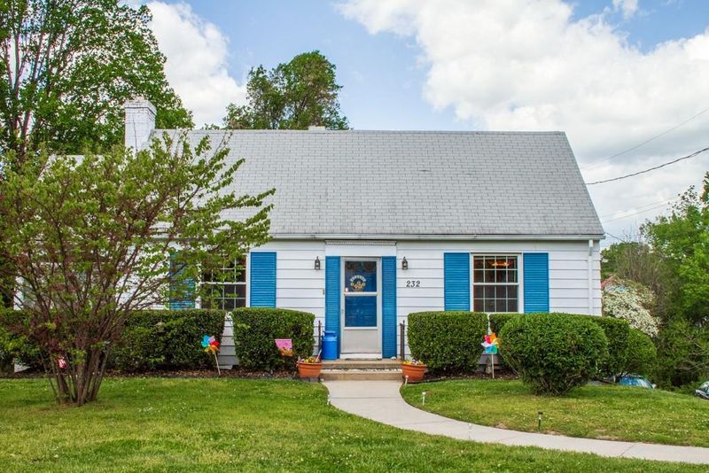 232 Rolling Rd, Burlington, NC 27217