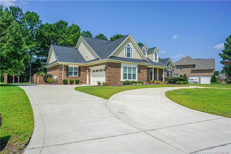 232 Stoneleigh Dr, Fayetteville, NC 28311