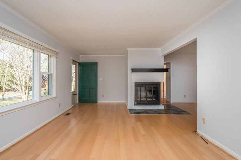 2321 Lawrence Dr, Raleigh, NC 27603
