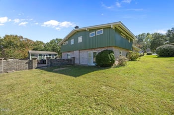 2323 Pineview Dr, Burlington, NC 27215