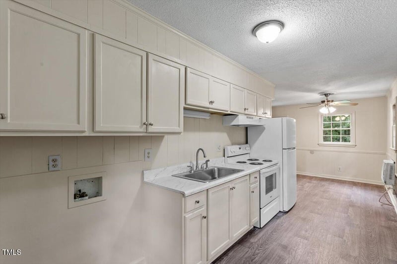 2324 Lonnie Cir, Hillsborough, NC 27278