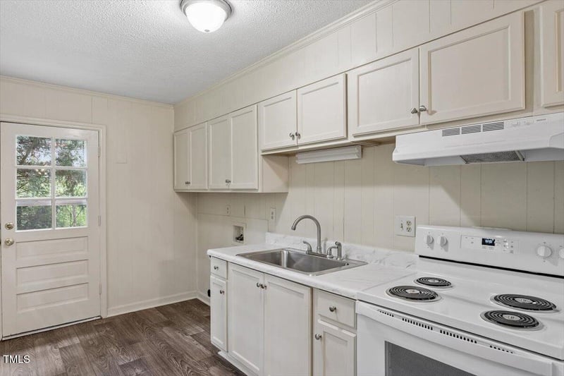 2324 Lonnie Cir, Hillsborough, NC 27278