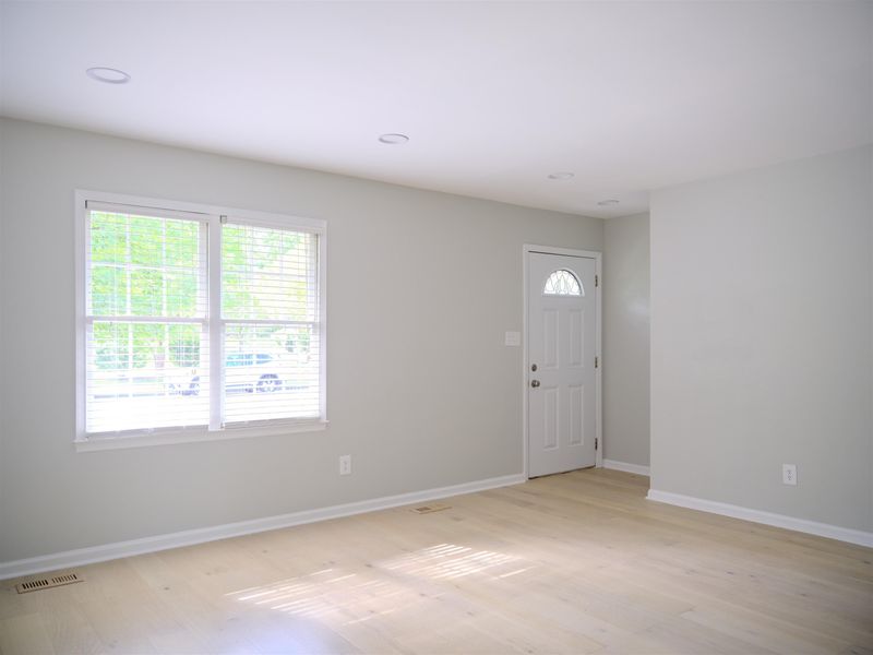 2324 Ravenhill Dr, Raleigh, NC 27615