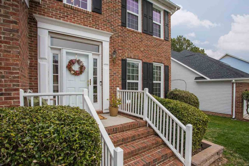2328 Bolingbrook Ln, Raleigh, NC 27613