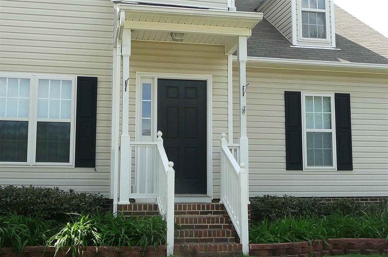 233 Commons Dr, Holly Springs, NC 27540