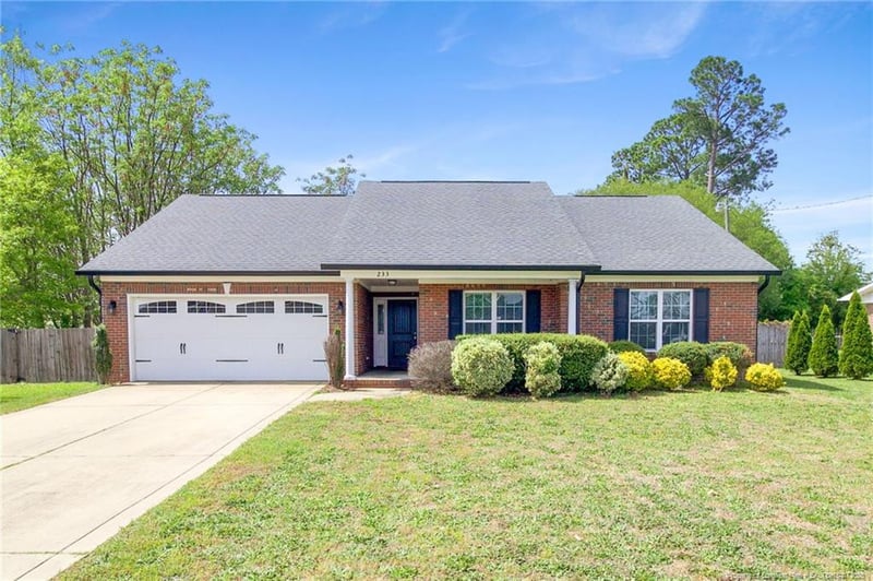 233 Decatur Dr, Fayetteville, NC 28303