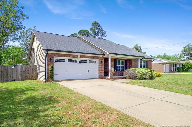 233 Decatur Dr, Fayetteville, NC 28303
