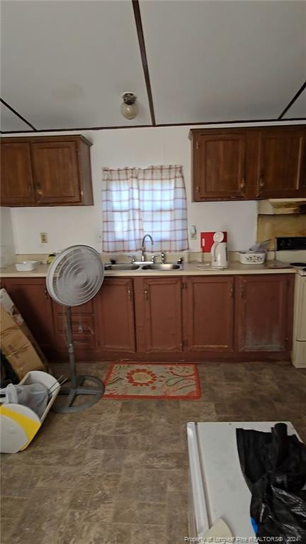 233 Draper Rd, Fayetteville, NC 28312