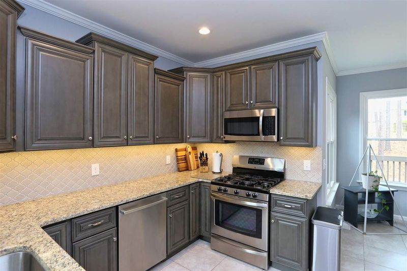 233 Dutchess Dr, Cary, NC 27513