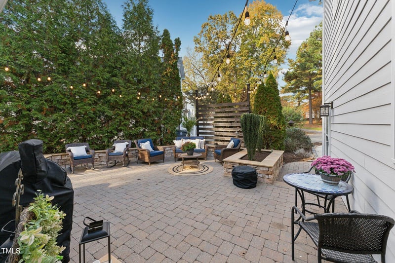 233 Elmcrest Dr, Holly Springs, NC 27540